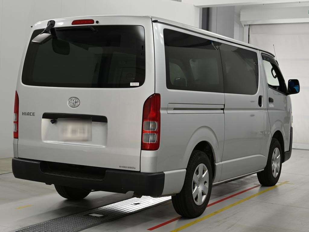 2021 Toyota Hiace DX auction photo 2