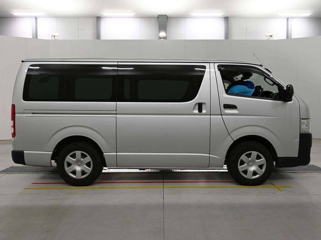 2021 Toyota Hiace DX auction photo 3