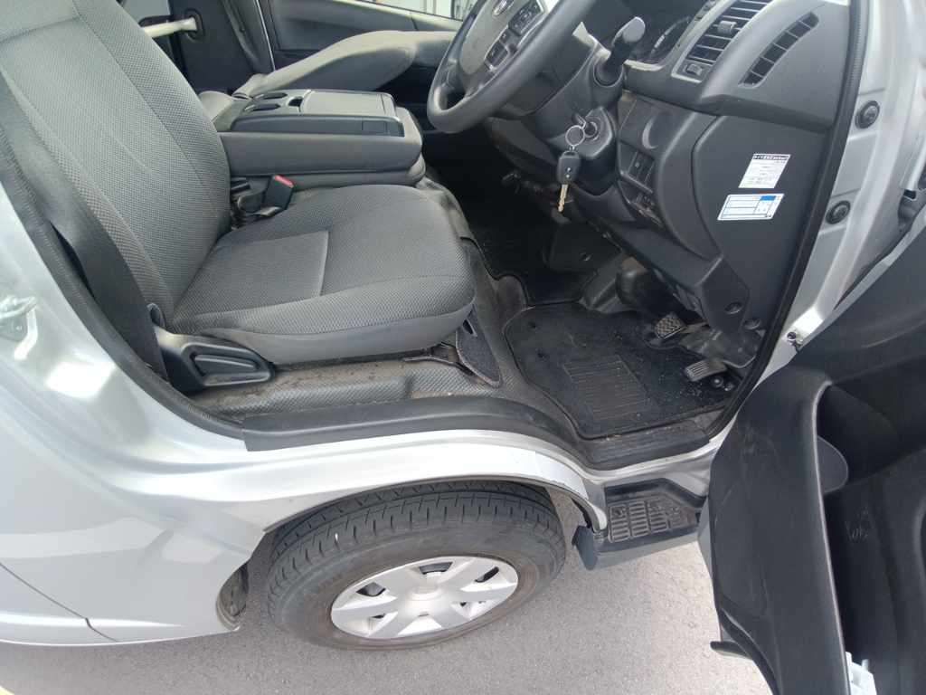2021 Toyota Hiace DX auction photo 10