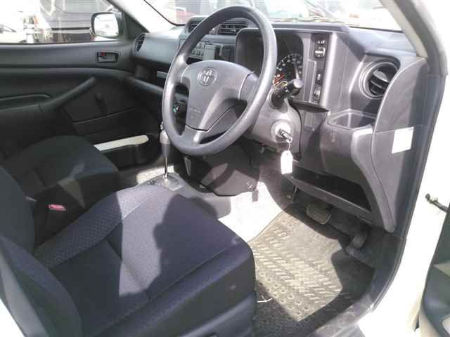 2017 Toyota Probox DX Comfort auction photo 3