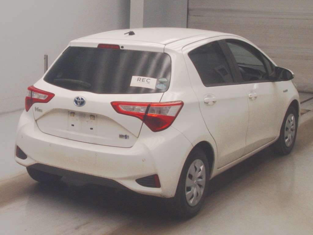 2019 Toyota Vitz Hybrid F auction photo 2