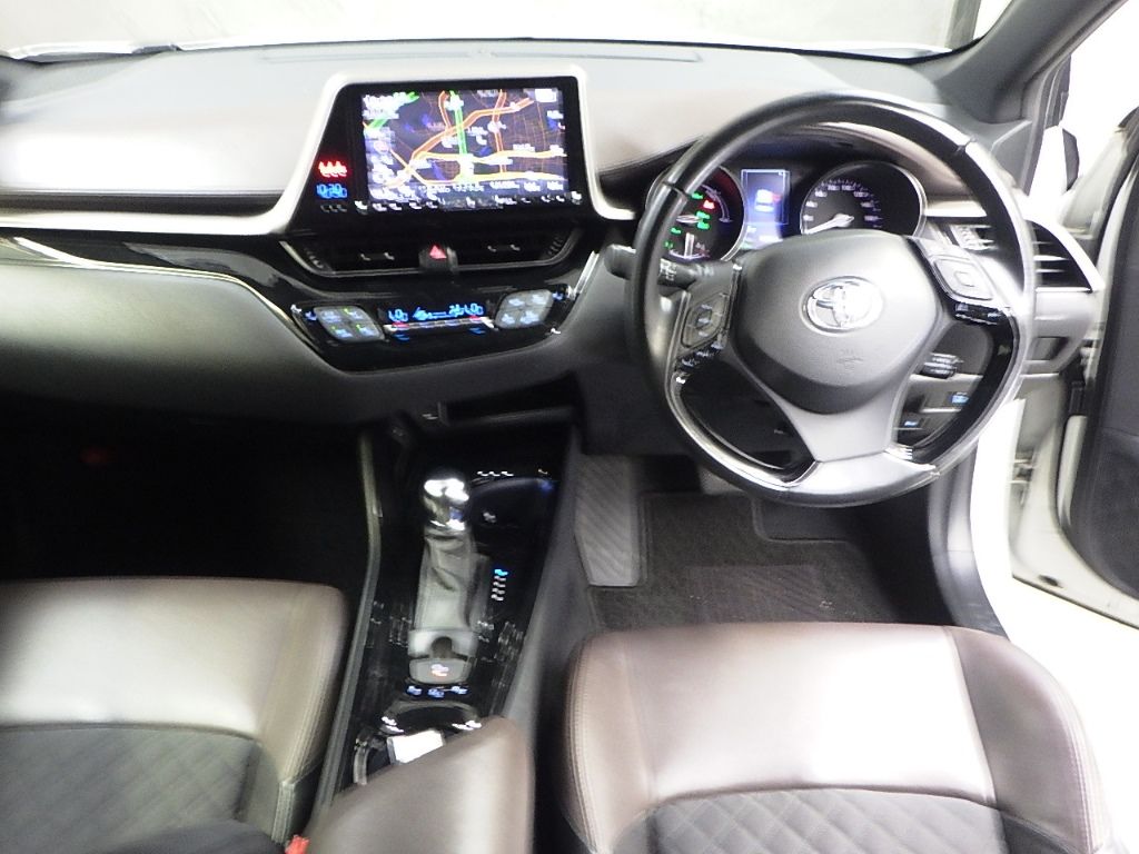 2017 Toyota C-HR G auction photo 3