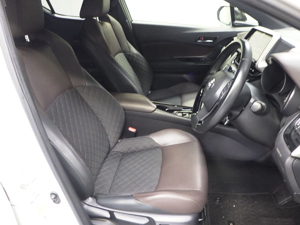 2017 Toyota C-HR G auction photo 6