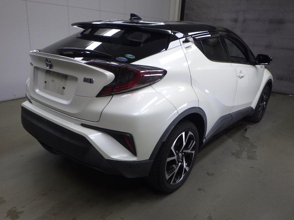 2017 Toyota C-HR G auction photo 2