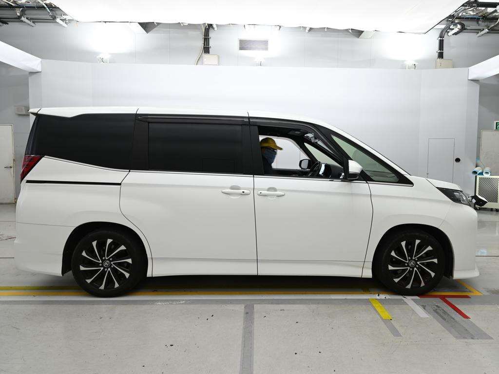 2022 Toyota Noah S-Z auction photo 3