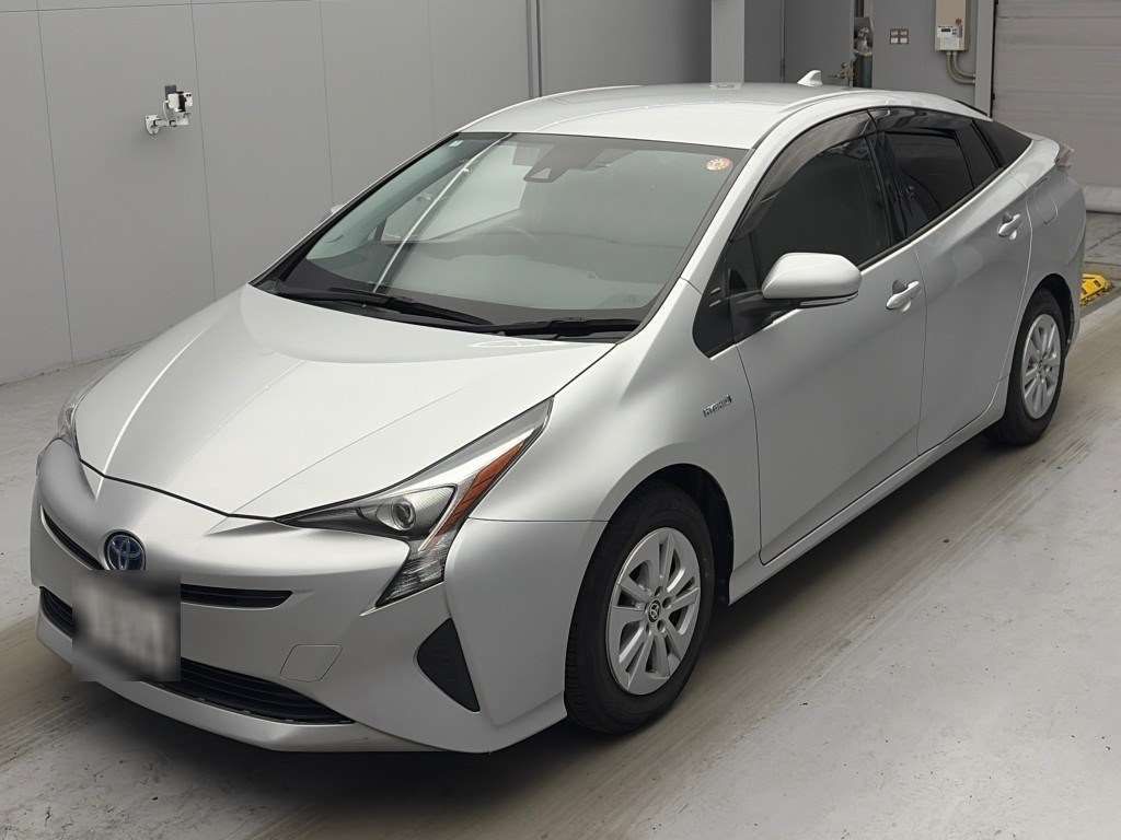 Japan Auction Vehicles 4 2018 Toyota Prius S auction photo