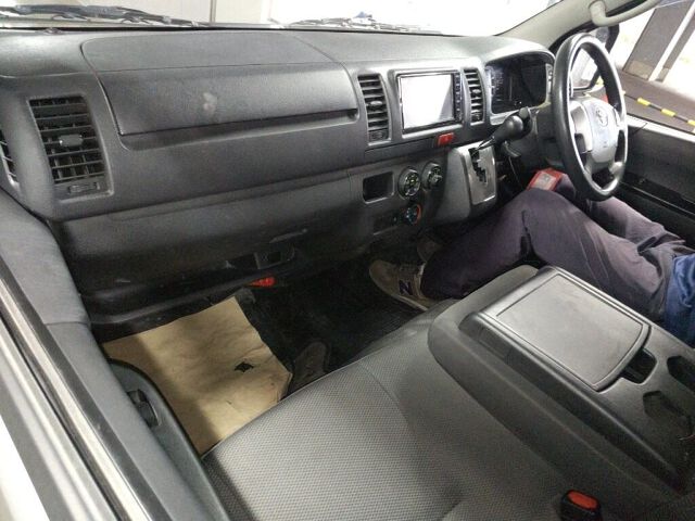 2021 Toyota Hiace Long DX 4WD auction photo 6