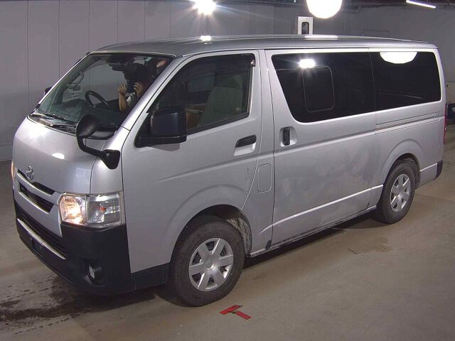 2021 Toyota Hiace Long DX 4WD auction photo 4