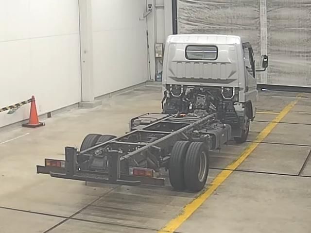 2016 Mitsubishi Fuso Canter chassis auction photo 2