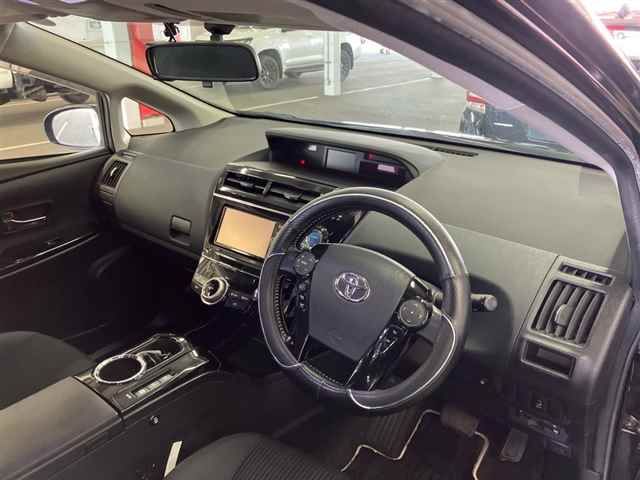 2016 Toyota Prius Alpha S-Tune Black 2 auction photo 3