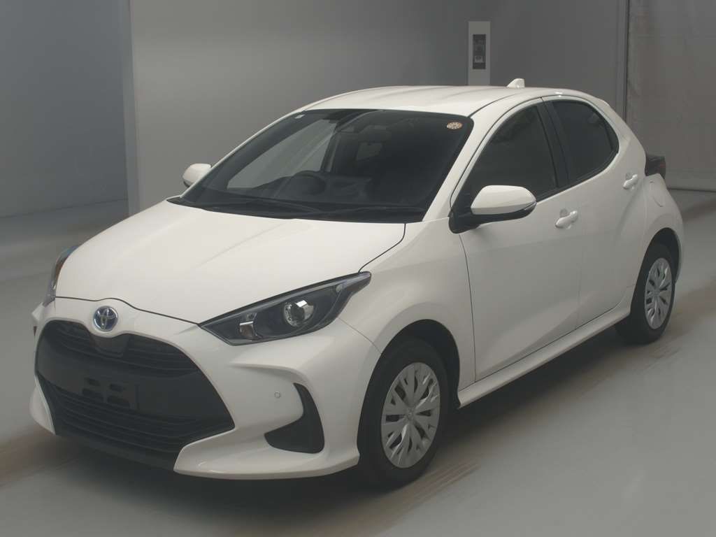 2023 Toyota Yaris ハイブリッドX 4WD Japan auction vehicle