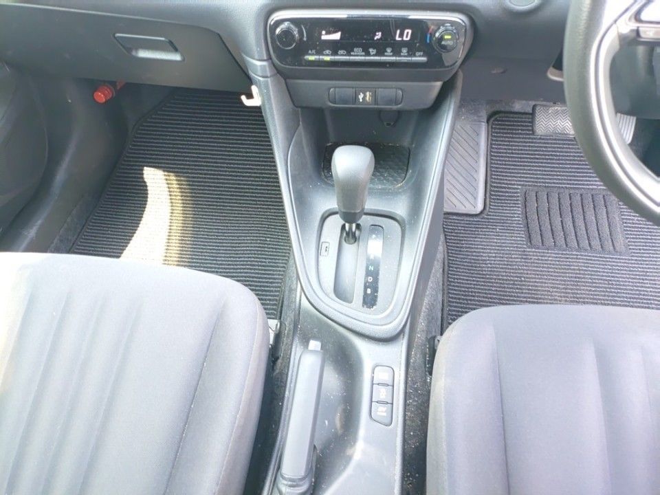 2021 Toyota Yaris auction photo 12
