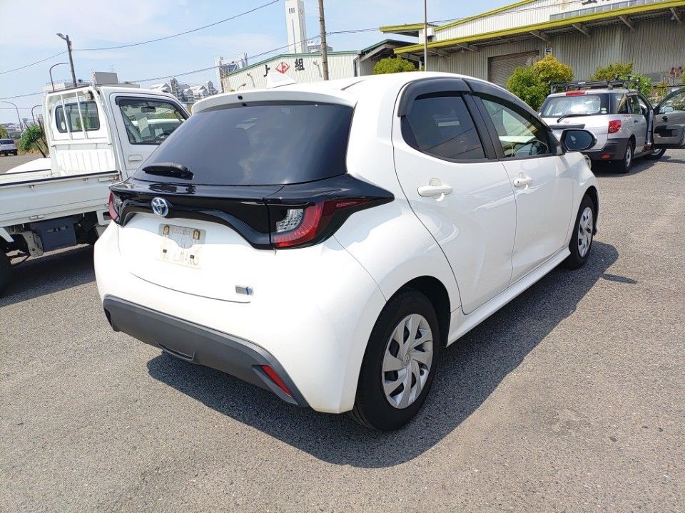 2021 Toyota Yaris auction photo 2