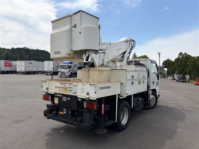 2013 Isuzu Elf Aerial work platform auction photo 2