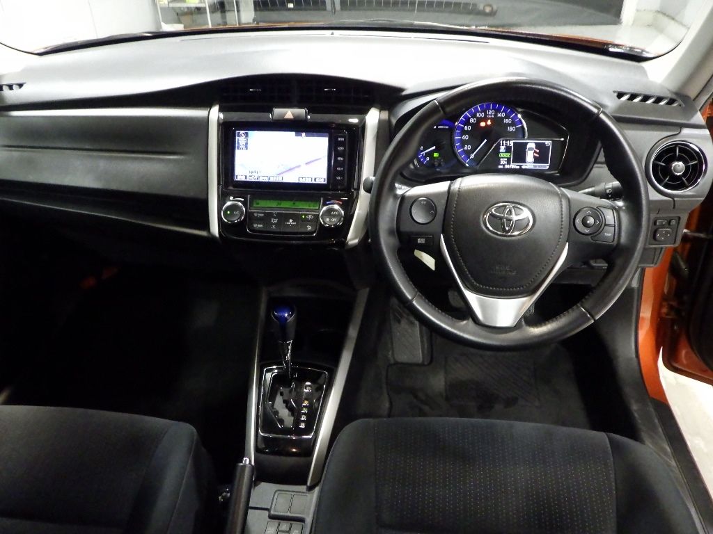 2015 Toyota Corolla Fielder Hybrid G auction photo 3