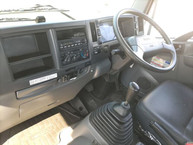 2014 Isuzu Forward crane auction photo 3