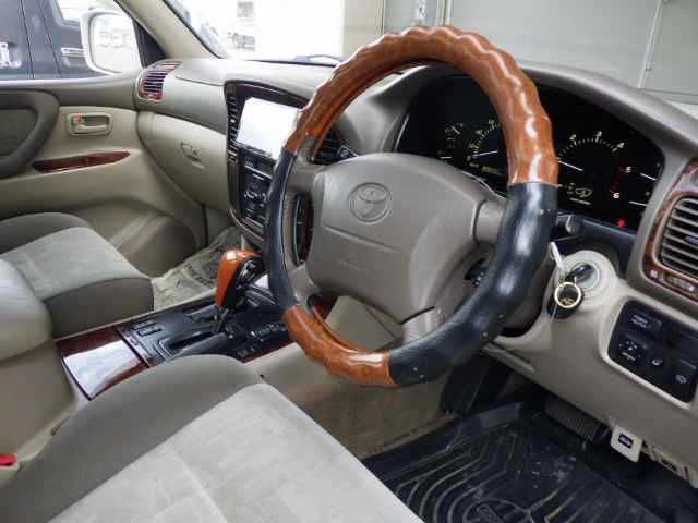 2001 Toyota Land Cruiser 4WD VX LTD G Selection auction photo 3