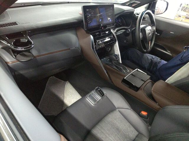 2023 Toyota Harrier Z auction photo 3