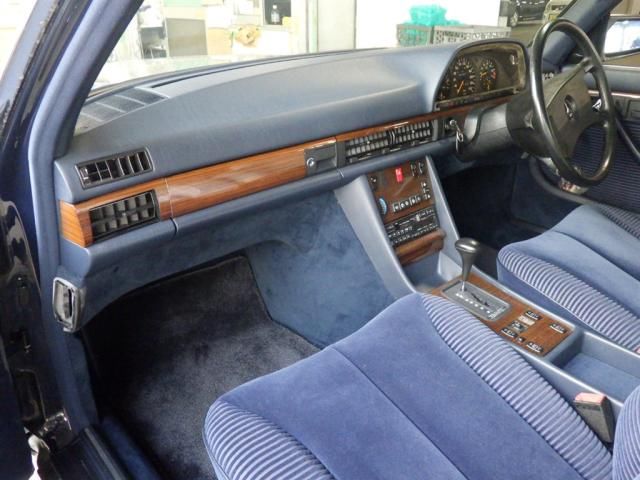1990 Mercedes-Benz 300 SE auction photo 2