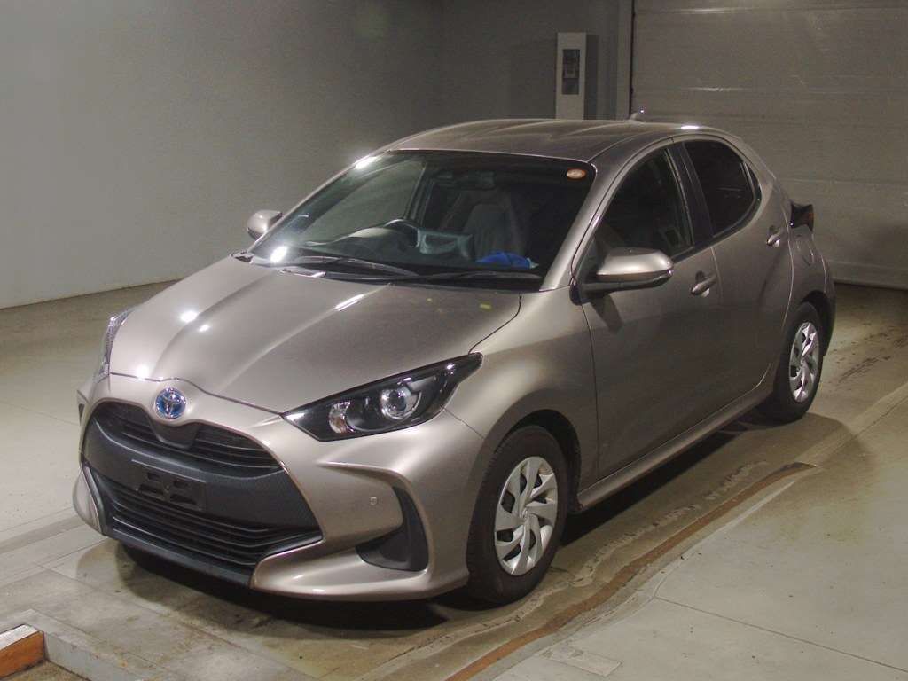 2022 Toyota Yaris ハイブリッドX Japan auction vehicle