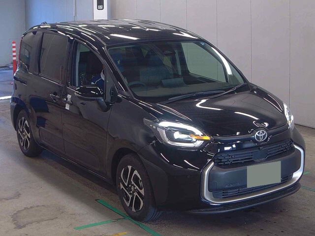 Japan Auction Vehicles 8 2026 Toyota Sienta ハイブリッドZ auction photo