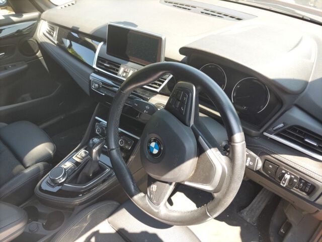 2019 BMW 2 Series 218Dアクティブツアラ auction photo 3