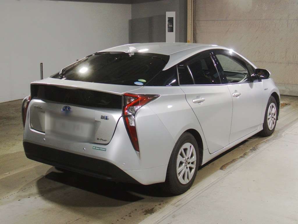 2018 Toyota Prius S Safety Plus 4WD auction photo 2