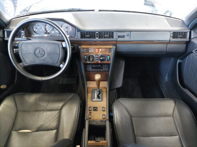 1991 Mercedes-Benz ミディアムクラス 230E auction photo 3