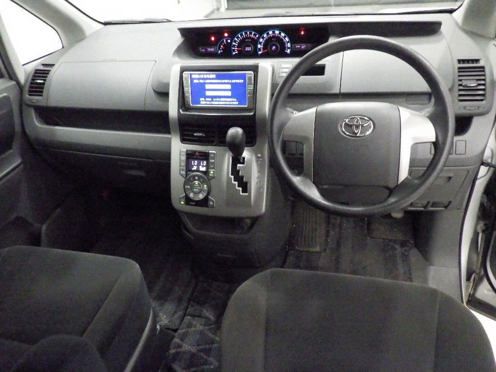 2008 Toyota Voxy X Lエディション 8人 auction photo 3
