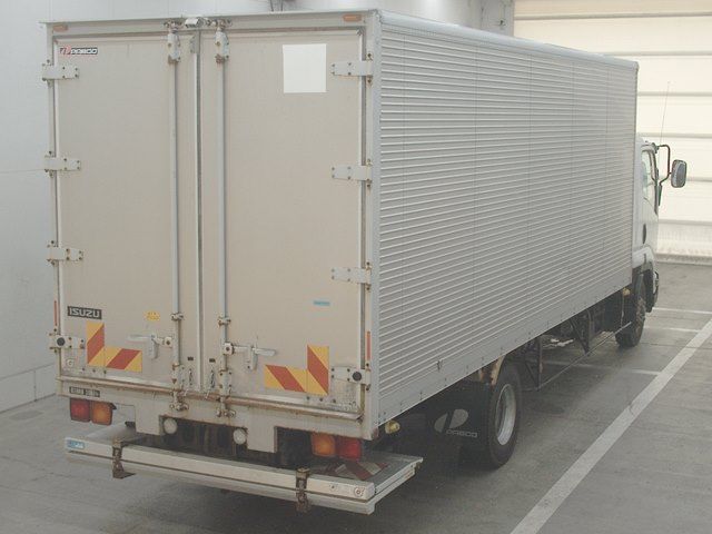 2017 Isuzu Forward Van auction photo 2