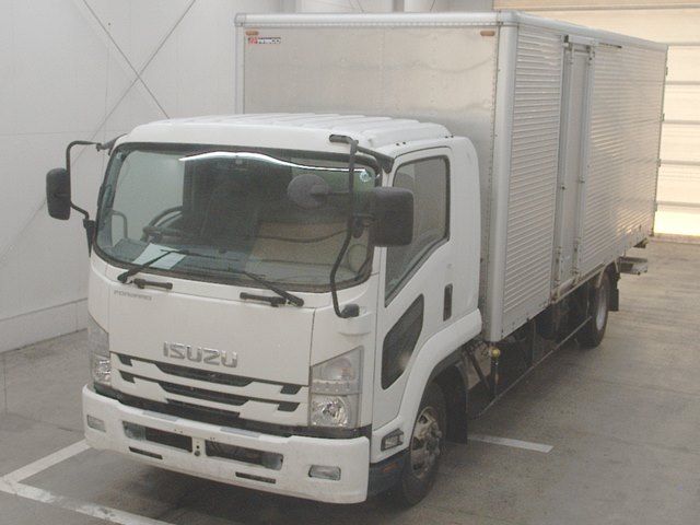 2017 Isuzu Forward Van Japan auction vehicle