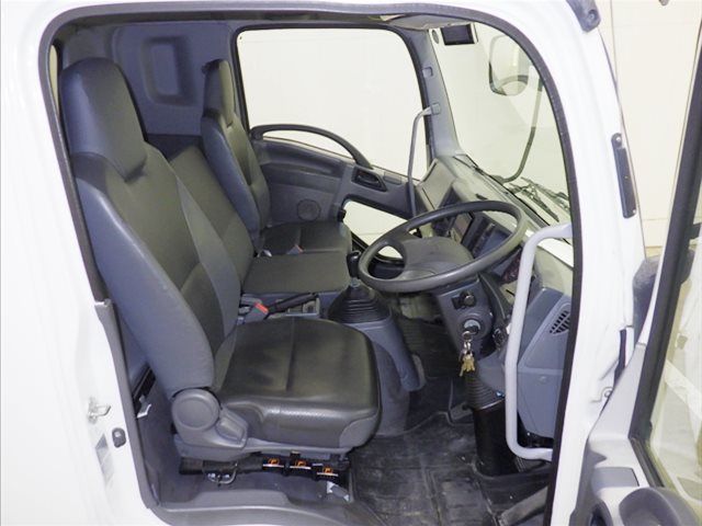 2017 Isuzu Forward Van auction photo 6