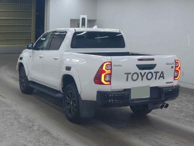 2023 Toyota Hilux Z GR Sport 4WD auction photo 2