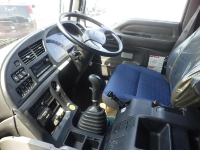 2013 Isuzu Giga dump auction photo 3