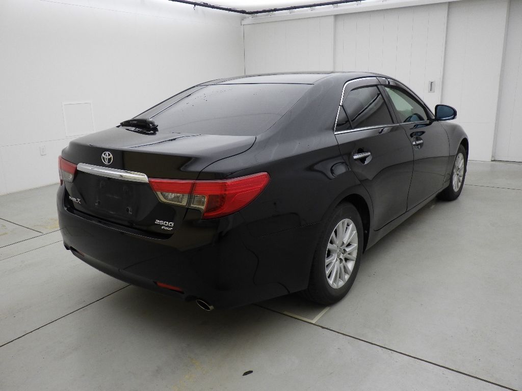 2013 Toyota Mark X 250G Four auction photo 2