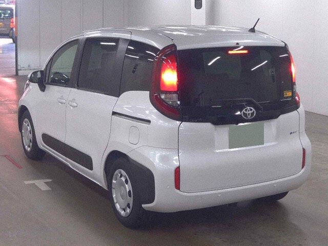 2025 Toyota Sienta ハイブリッドG auction photo 2