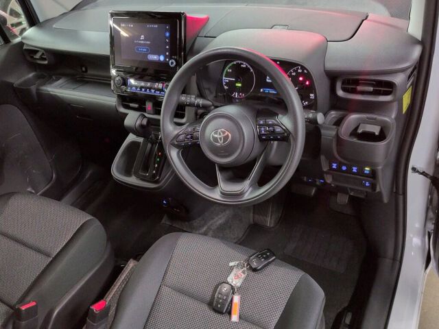 2025 Toyota Sienta ハイブリッドG auction photo 3
