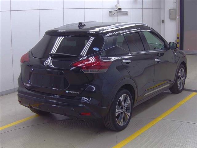 2022 Nissan Kicks X Two-Tone Interior Edition auction photo 4