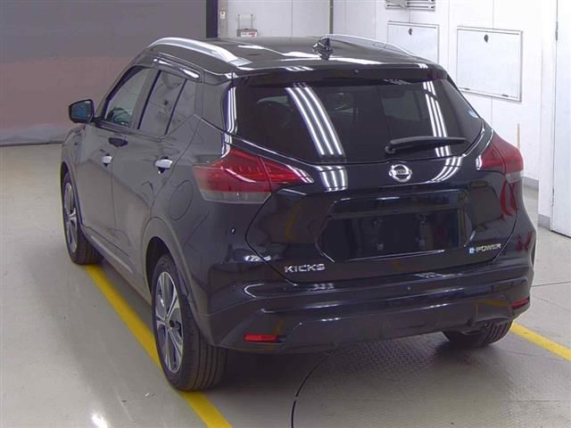 2022 Nissan Kicks X Two-Tone Interior Edition auction photo 2