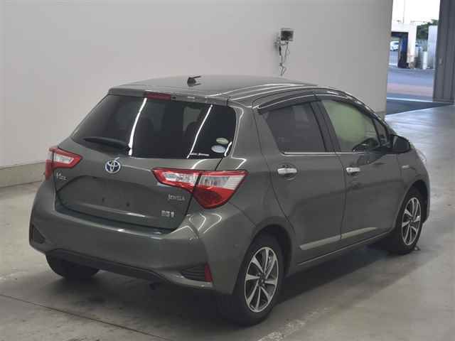 2017 Toyota Vitz ハイブリッドジュエラ auction photo 5