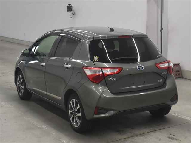 2017 Toyota Vitz ハイブリッドジュエラ auction photo 2