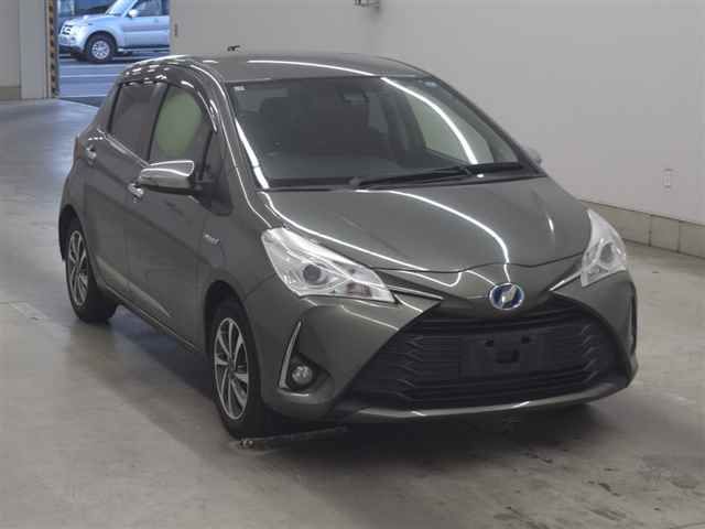 2017 Toyota Vitz ハイブリッドジュエラ Japan auction vehicle