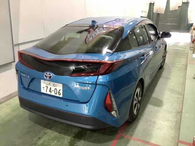 2020 Toyota Prius PHV S Safety Package auction photo 2