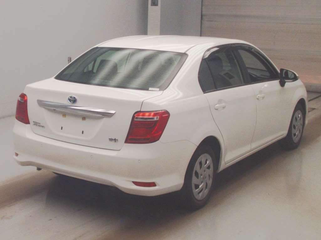 2021 Toyota Corolla Axio Hybrid EX auction photo 2