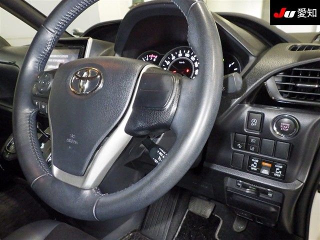 2020 Toyota Noah Si WxB2 auction photo 5