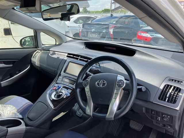 2015 Toyota Prius PHEV S auction photo 3