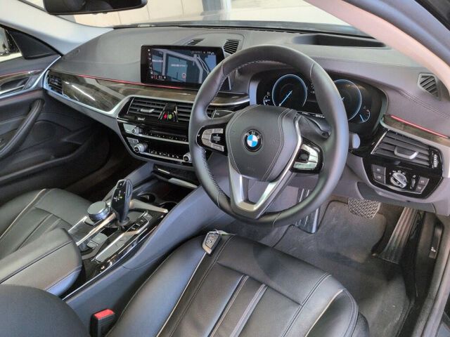 2019 BMW 5 Series 523Dラグジュアリー auction photo 3