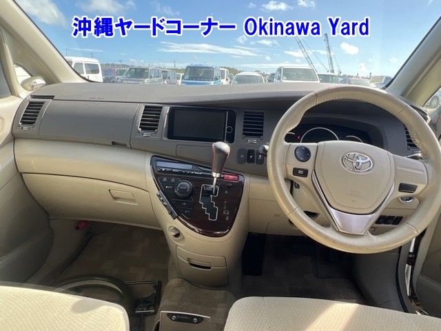 2013 Toyota Isis ワゴン G auction photo 3