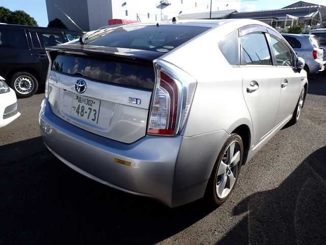 2013 Toyota Prius S ツーリングセレクション auction photo 2