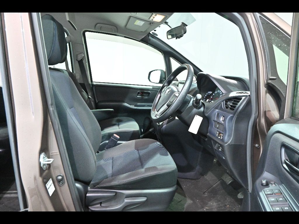 2014 Toyota Noah X 7人 auction photo 6